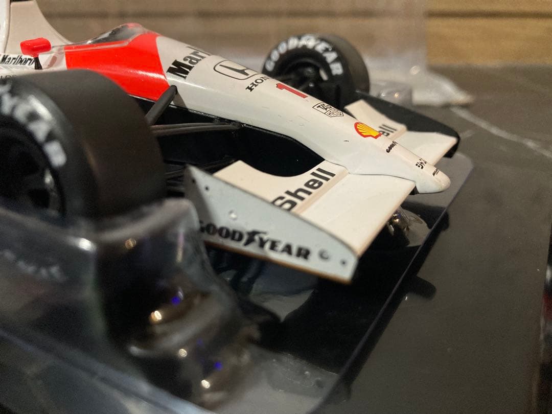 日本未発売　マルボロ仕様 ビッグスケールF1コレクション　MP4/6 セナ