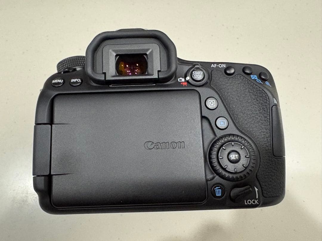 デジタルカメラ Canon EOS 80D EF-S18-135IS USM kit