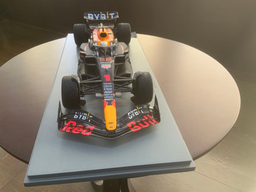 1/18スパークSPARKレッドブルRB18 日本GP仕様フェルスタッペン