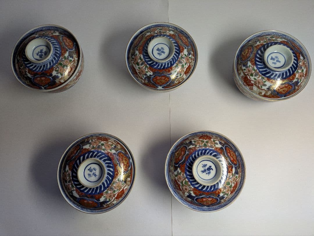 古伊万里、金蘭手、復刻版、『色絵三方唐草菊文蓋付碗』５客、銘「富貴長春」有、箱無