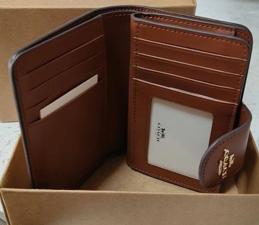 新品未使用 COACH 二つ折り財布 アウトレット品 シグネチャー 定番
