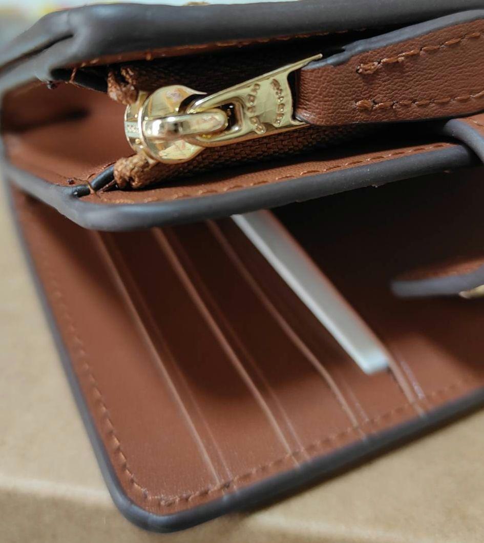 新品未使用 COACH 二つ折り財布 アウトレット品 シグネチャー 定番