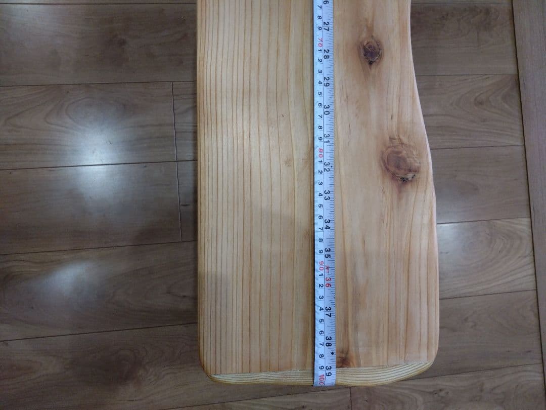 杉のベンチ69　座面は杉の模様、湾曲が綺麗、脚は湾曲の丸太風