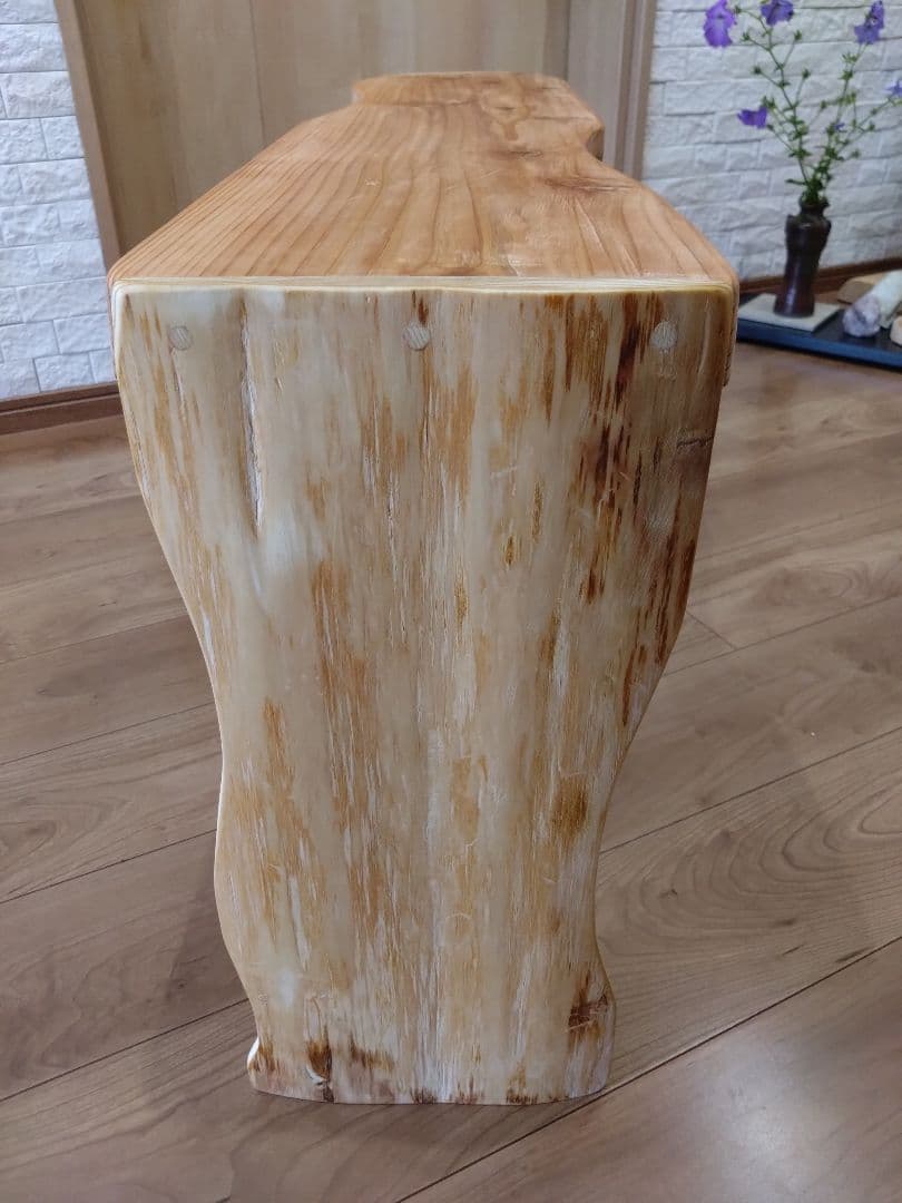 杉のベンチ69　座面は杉の模様、湾曲が綺麗、脚は湾曲の丸太風