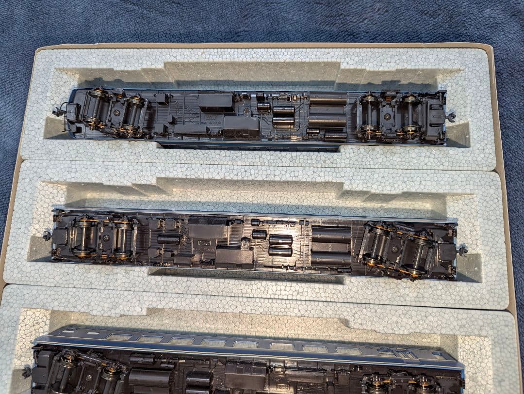 KATO　20系特急形寝台客車　４両基本セット　【3-504】HO 　室内灯点灯