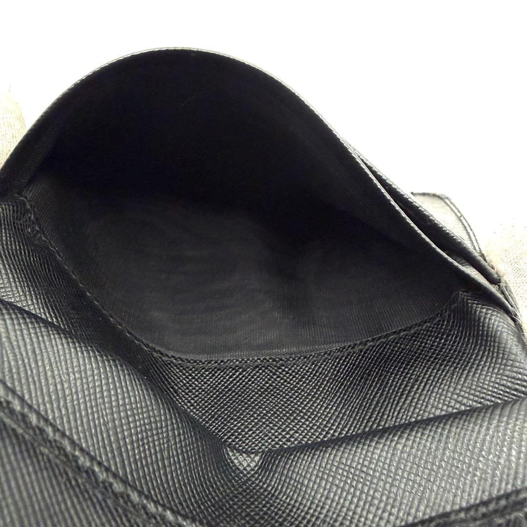 PRADA 二つ折り財布　GDロゴ金具　サフィアーノレザー　L字ファスナー