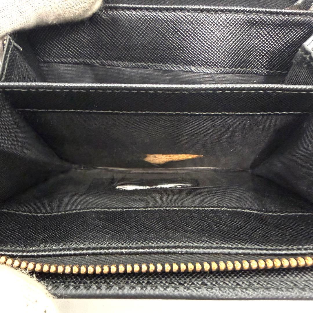 PRADA 二つ折り財布　GDロゴ金具　サフィアーノレザー　L字ファスナー