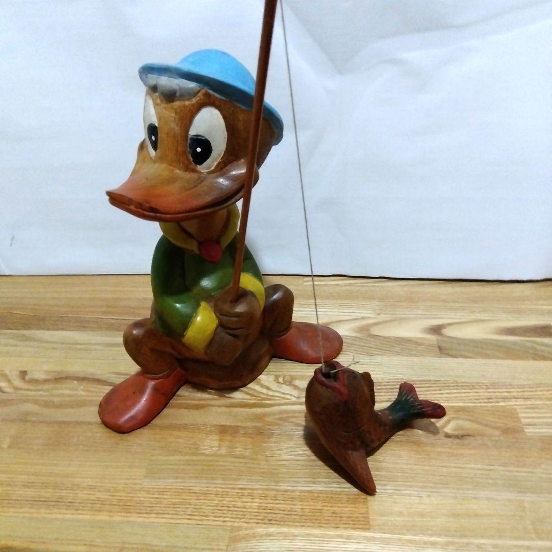 ドナルドダック　木彫りの置物