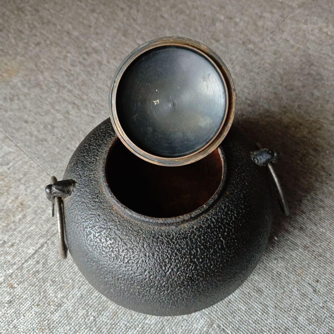 茶道具セット（鉄製茶釜・陶器プレート）