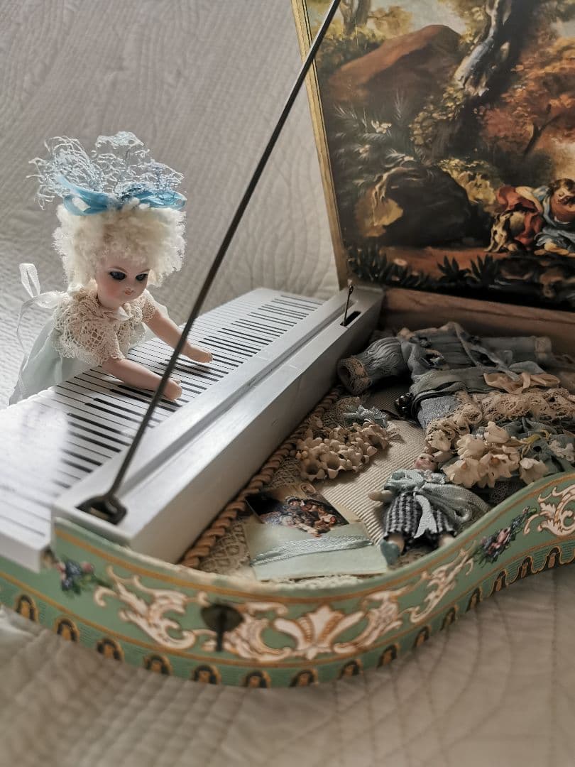 アンティーク ビスクドール ピアノ型オルゴール♬ クローゼットプレゼンテーション