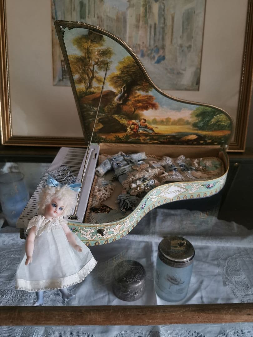 アンティーク ビスクドール ピアノ型オルゴール♬ クローゼットプレゼンテーション