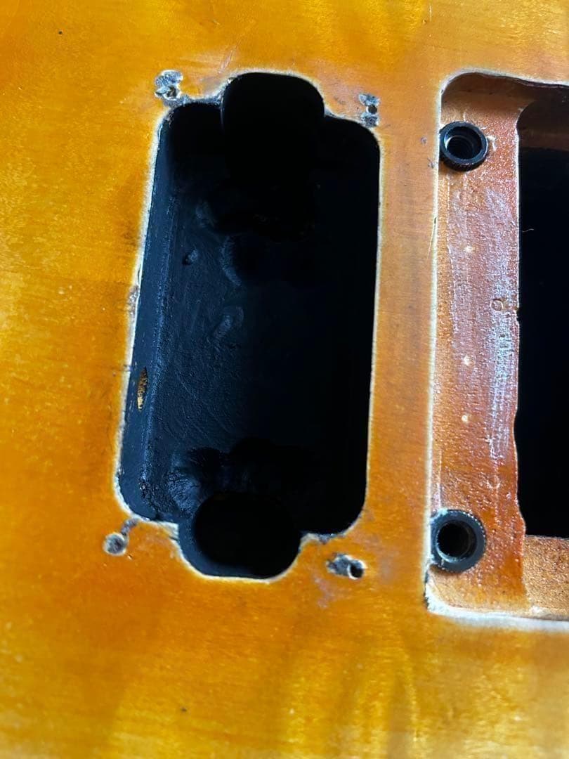 ミュージックマン風　カスタム抜け殻ギター