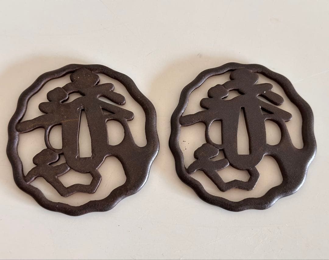 古鉄製　老松垂枝透鐔 一対　刀鍔　古美術　直径約8cm 厚4mm 重さ100g