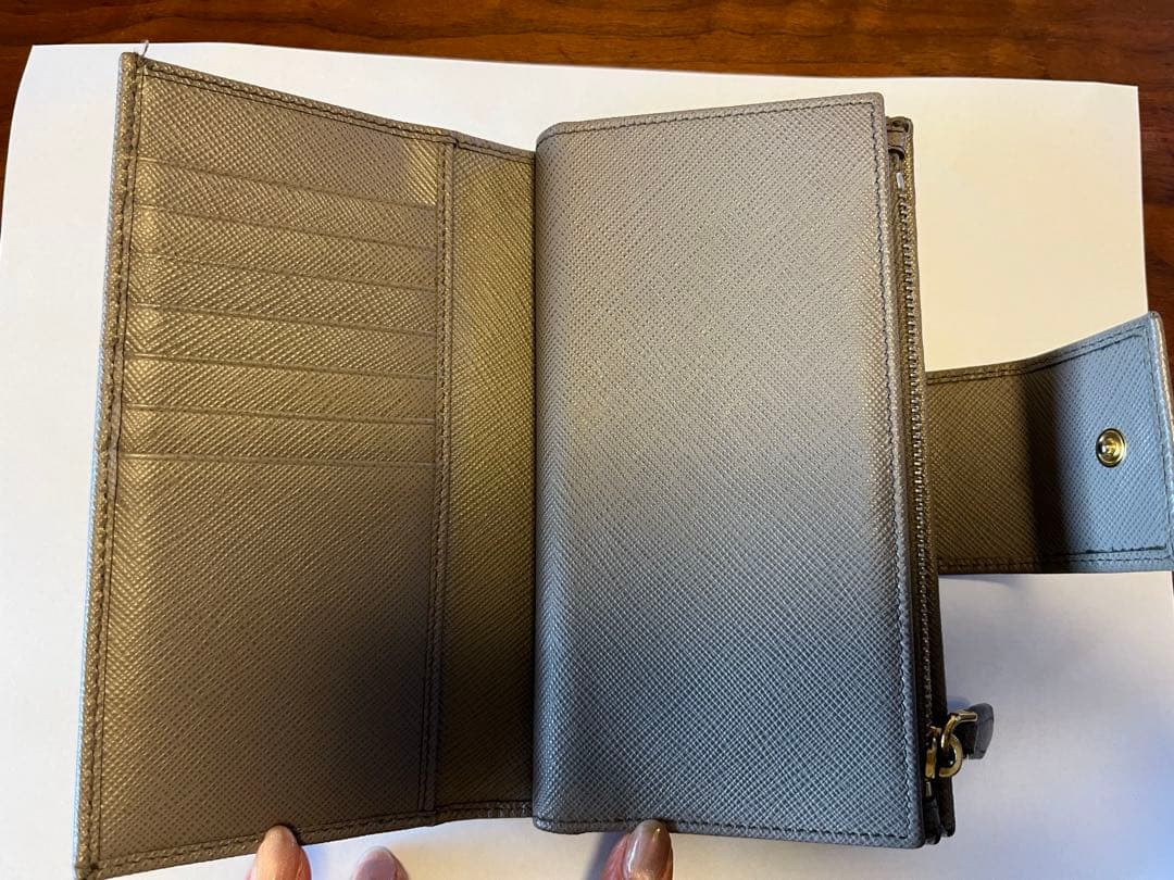 PRADA 財布