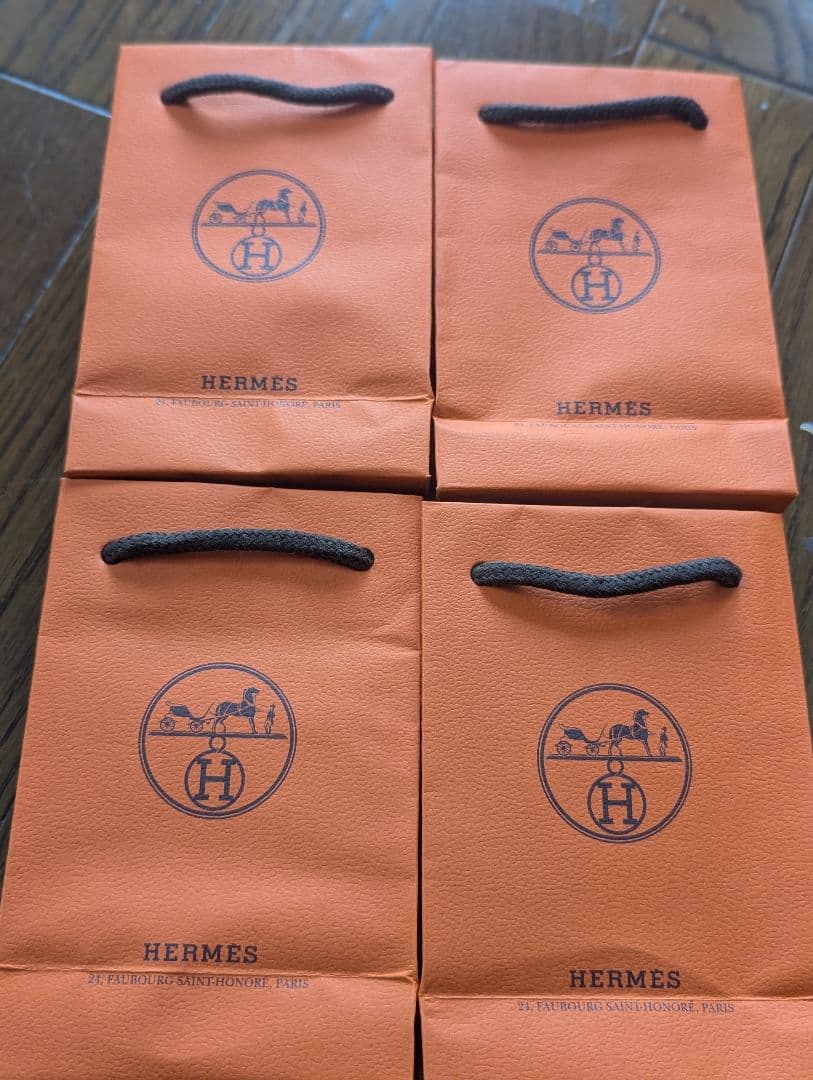 HERMES リップバーム ホワイト　新品、未使用　4個　専用