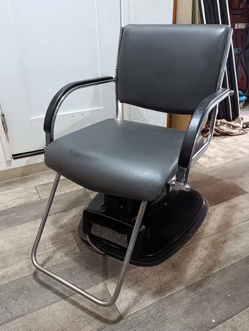 美容室　オオヒロスタイリングチェア