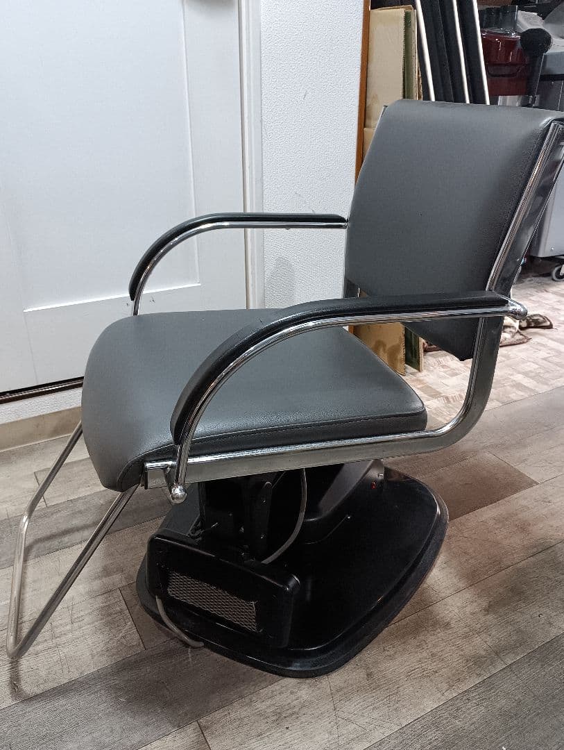美容室　オオヒロスタイリングチェア