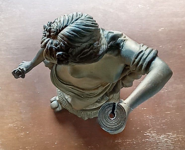 女性像のブロンズ色彫刻 約60cm