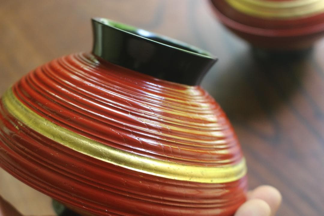 時代逸品！極上糸目朱漆に優美な松葉蒔絵の映えるお椀2点（検輪島塗蒔絵椀雑煮椀