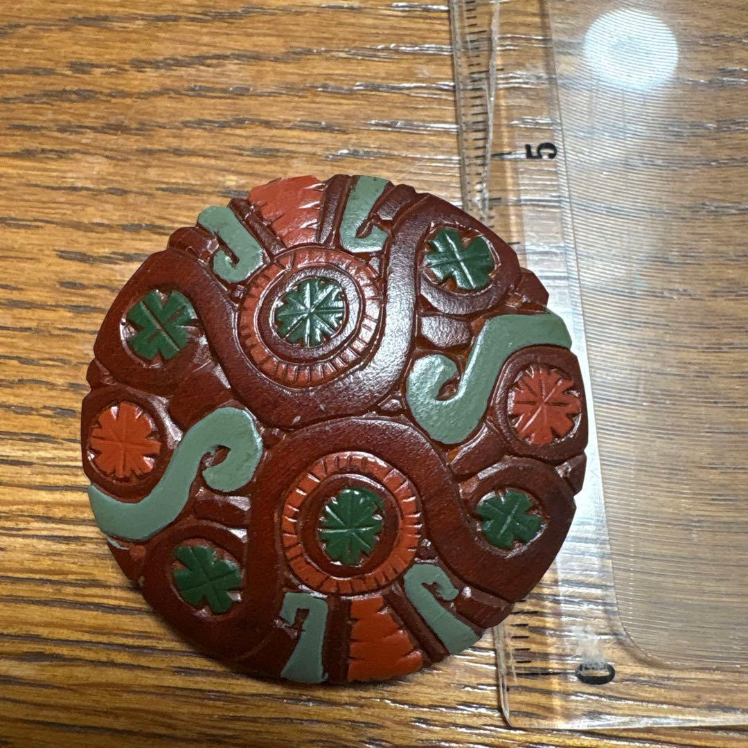 アンティーク木製ブローチ