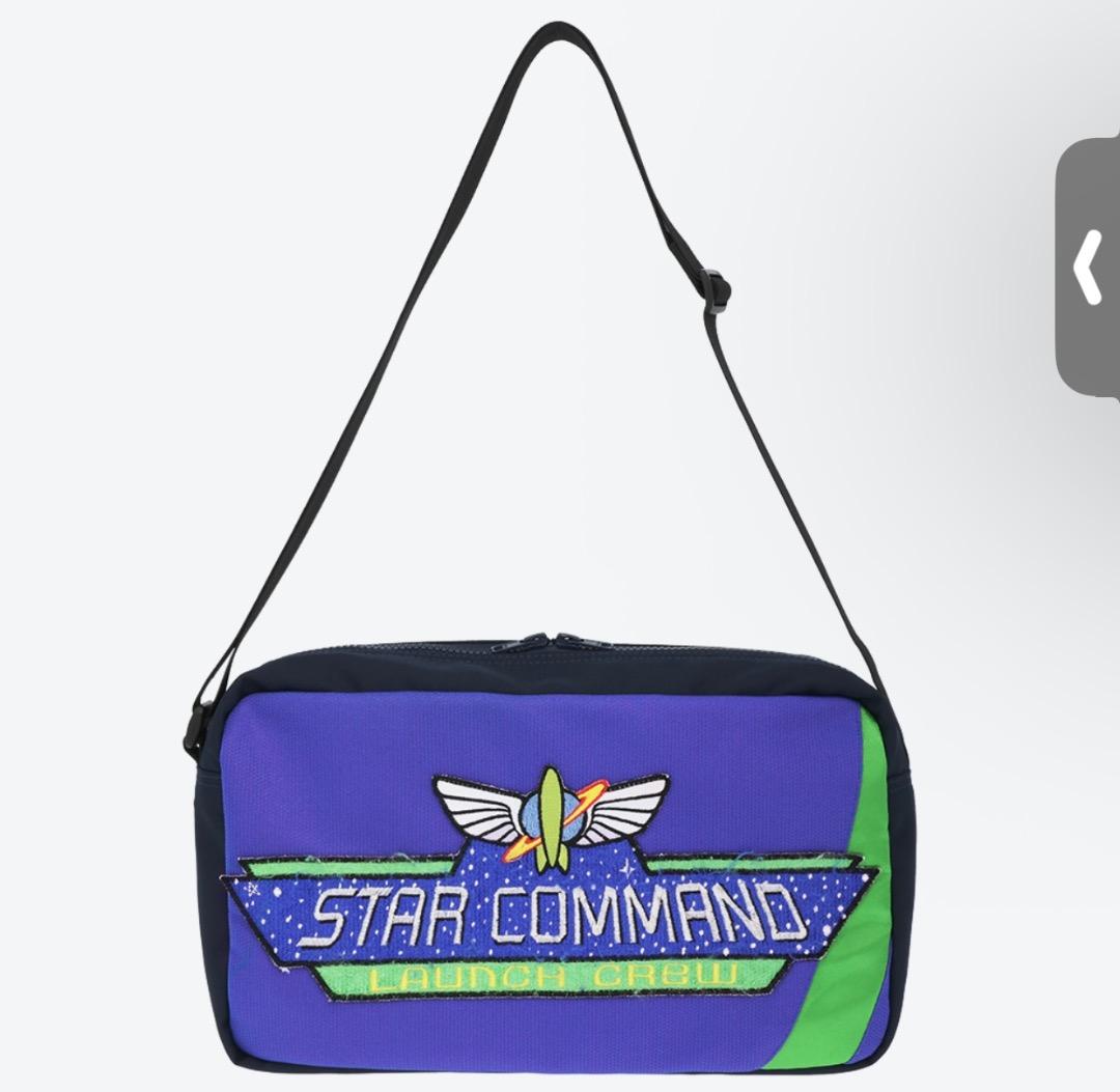 バズライトイヤーのアストロブラスター ショルダーバッグ