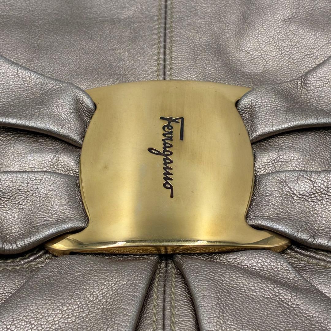 極美品 フェラガモ 2way ヴァラ ショルダーバッグ レザー ゴールド系