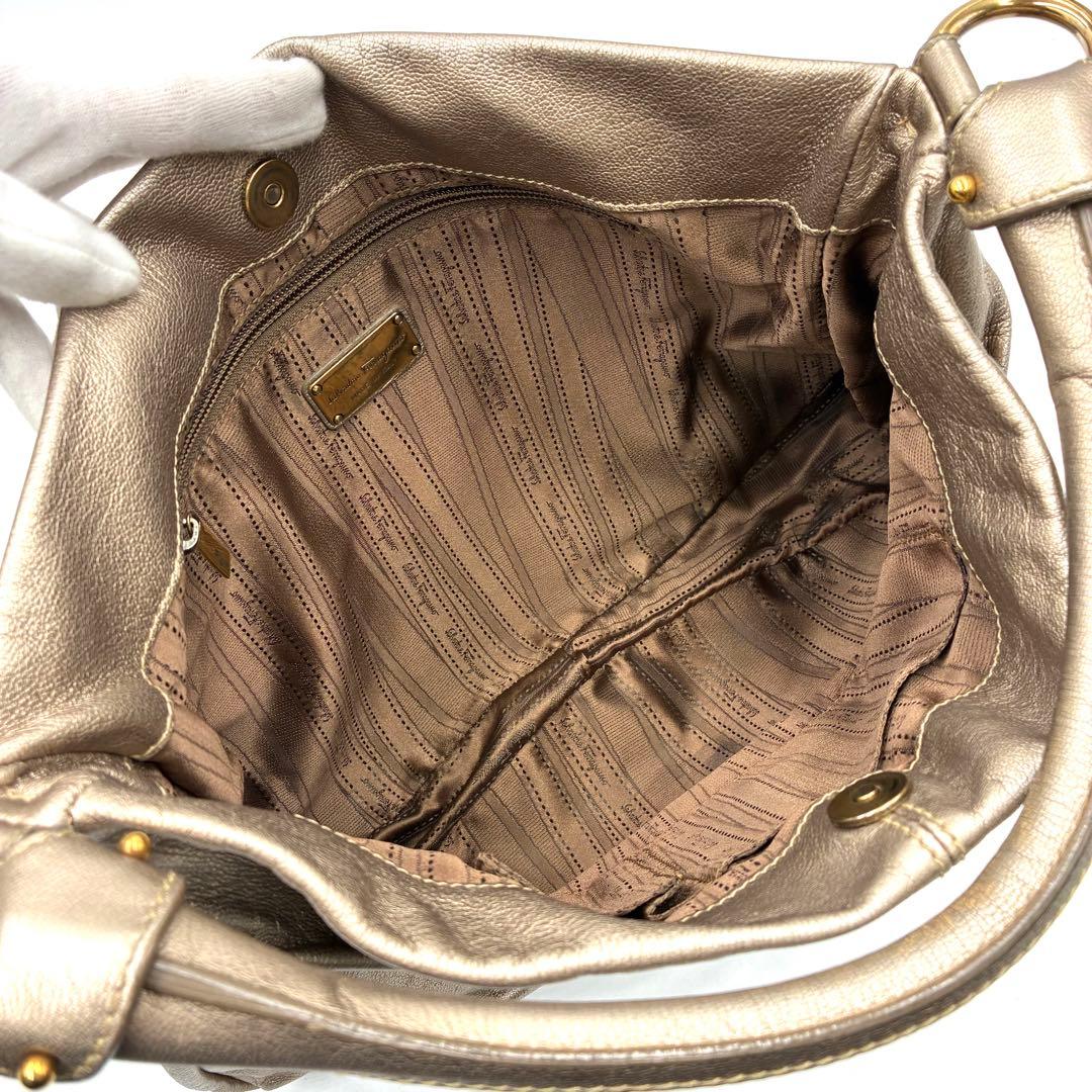 極美品 フェラガモ 2way ヴァラ ショルダーバッグ レザー ゴールド系