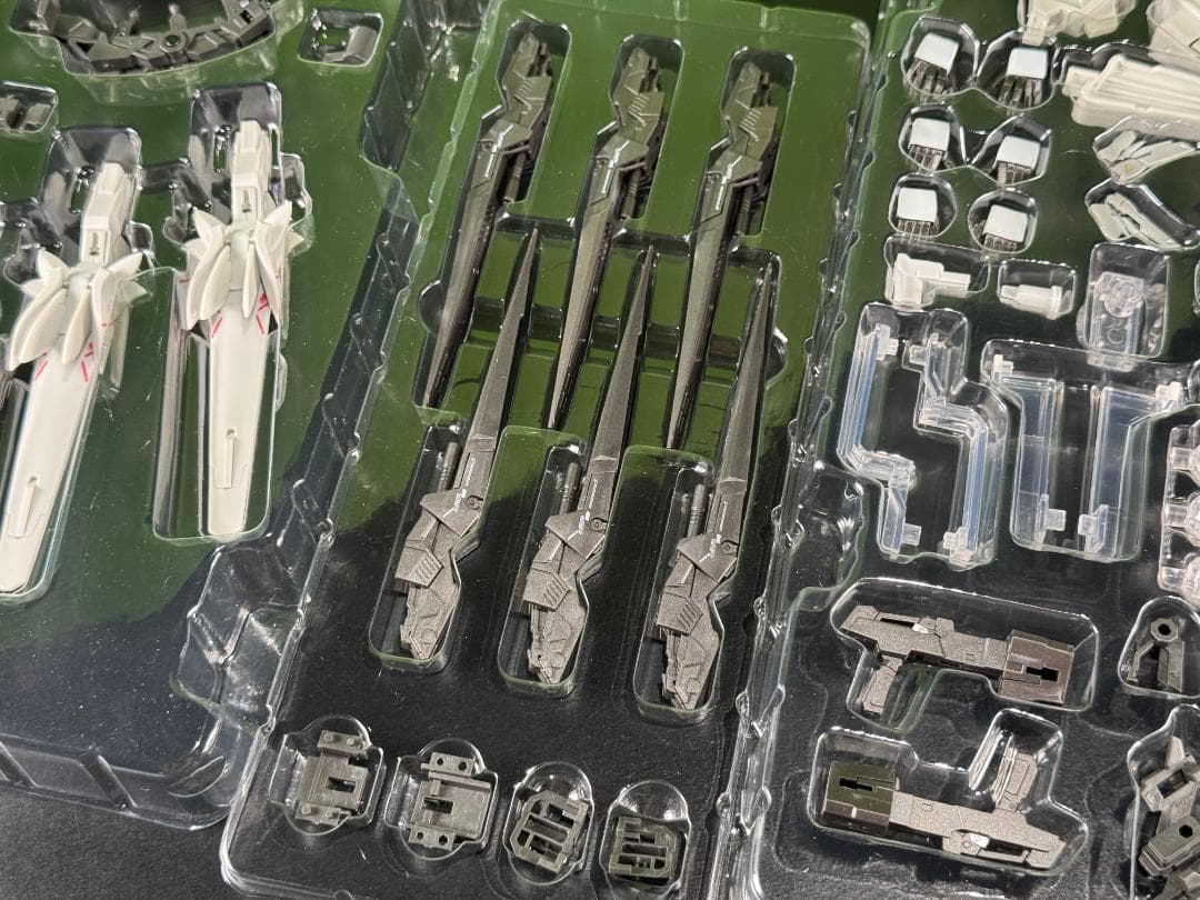 海外製品 / ウイングガンダムスノーホワイトプレリュード #1021