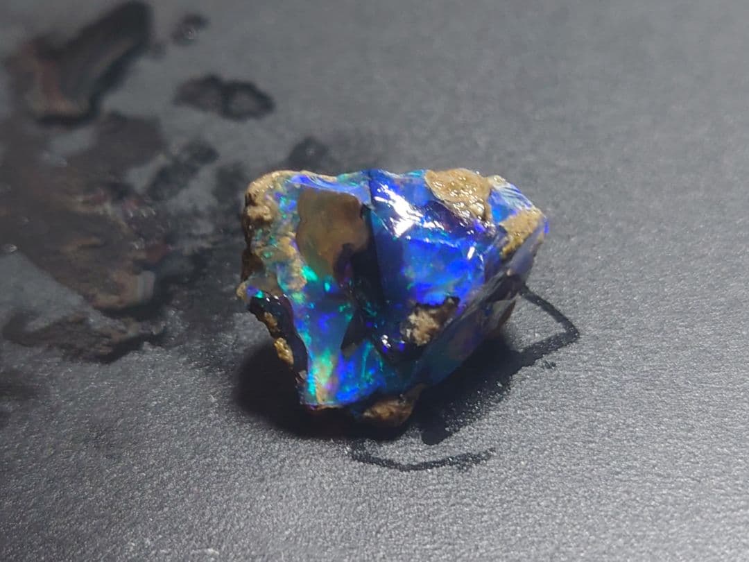エチオピアウェロ産　オパール 原石 青色 鉱物標本　原石