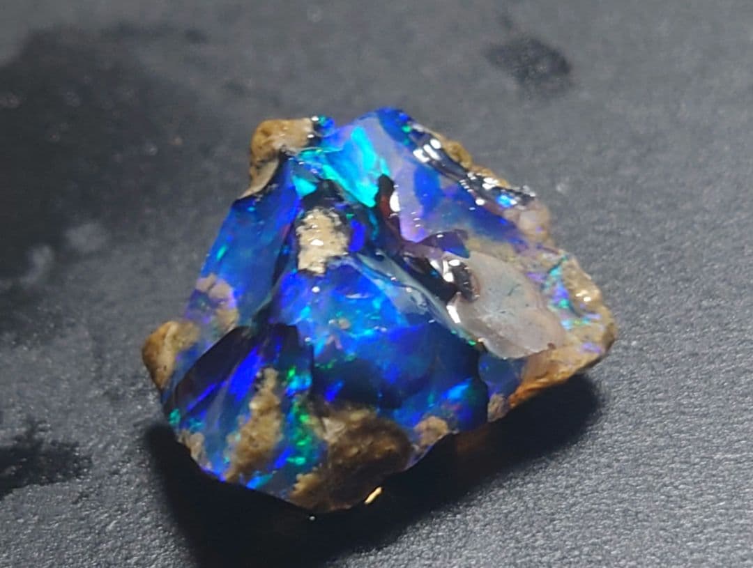 エチオピアウェロ産　オパール 原石 青色 鉱物標本　原石