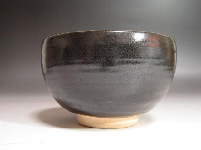 ☆　岡本欣三　黒釉茶碗　手になじむ一品です☆y256