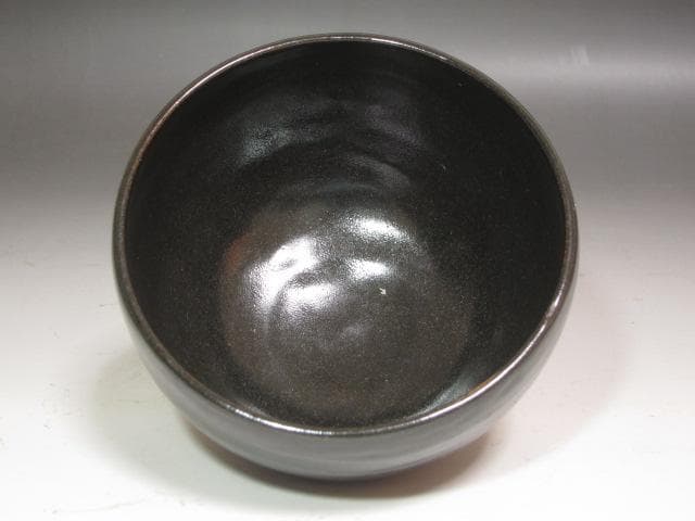 ☆　岡本欣三　黒釉茶碗　手になじむ一品です☆y256