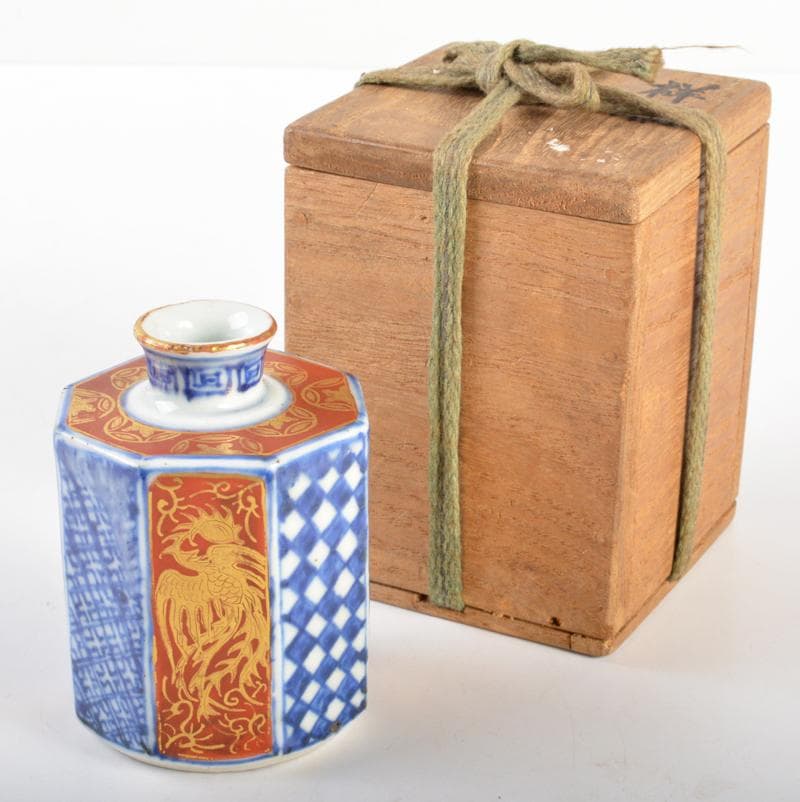 伊万里焼　古伊万里　色絵金彩　祥瑞鳳凰文　六角振出　時代箱付　V　R6735