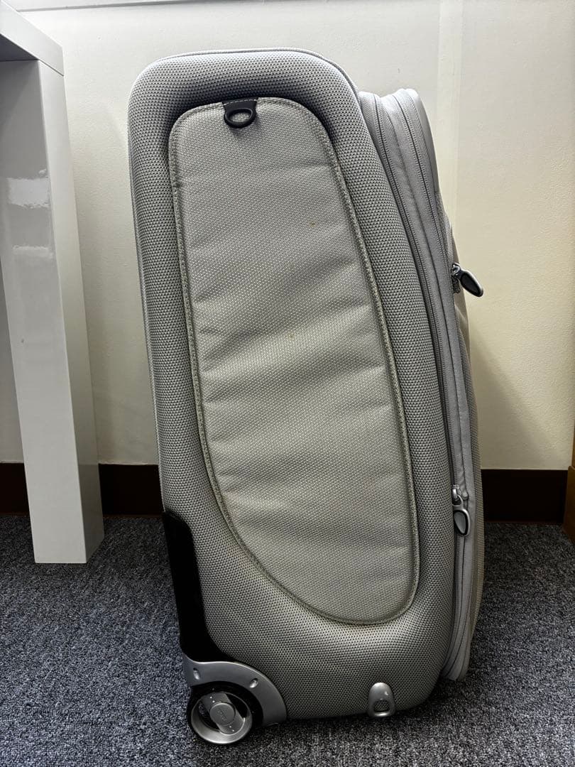 ziva-cafeさん[専用[ TUMI グレー キャリーケース ジッパー式