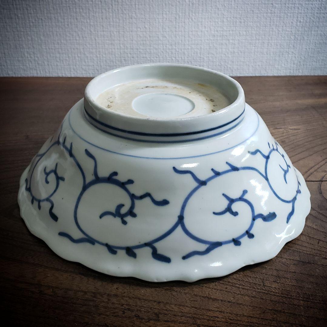 古伊万里　鉢　染付　山水図　草花蝶　唐草　花蝶模様　輪花　江戸　明治