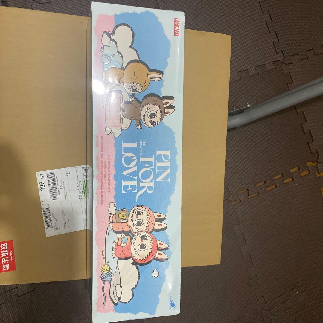 POPMART LABUBU PIN FOR LOVE 1 箱