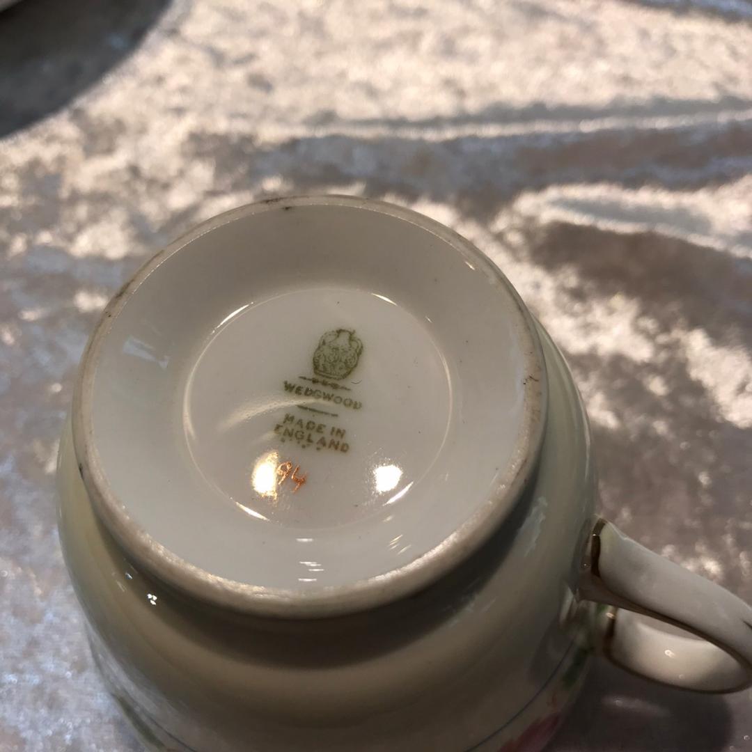 ウエッジウッドのトリオ　銘有　金彩　花柄　2組セット