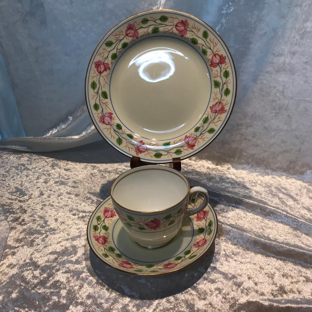 ウエッジウッドのトリオ　銘有　金彩　花柄　2組セット