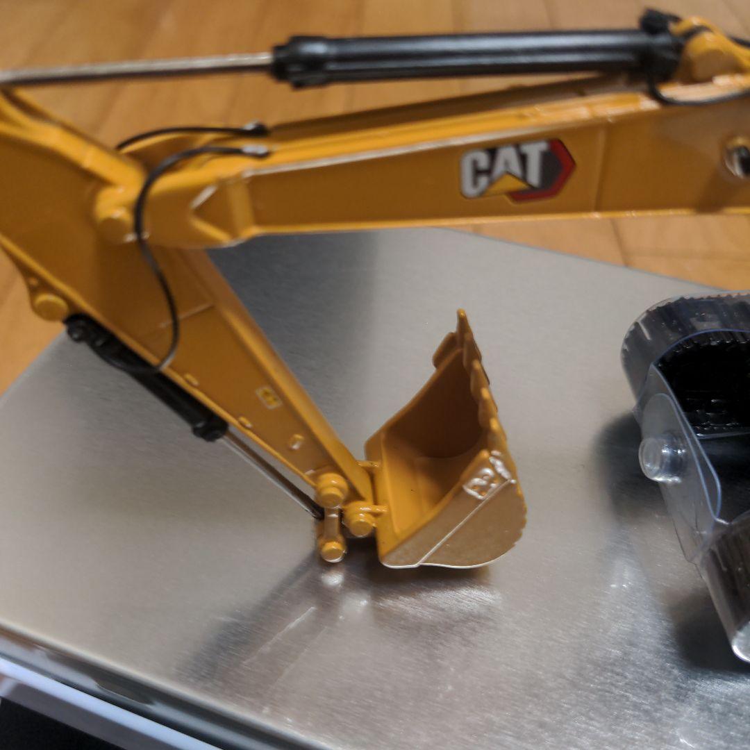 3月16日までの大セール　新品未開封でした　 CAT　ユンボ模型