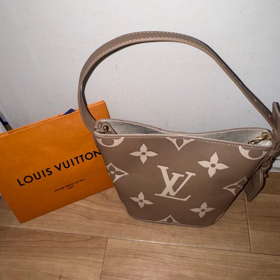 ノベルティー　LOUIS VUITTON ベージュ モノグラム ショルダーバッグ