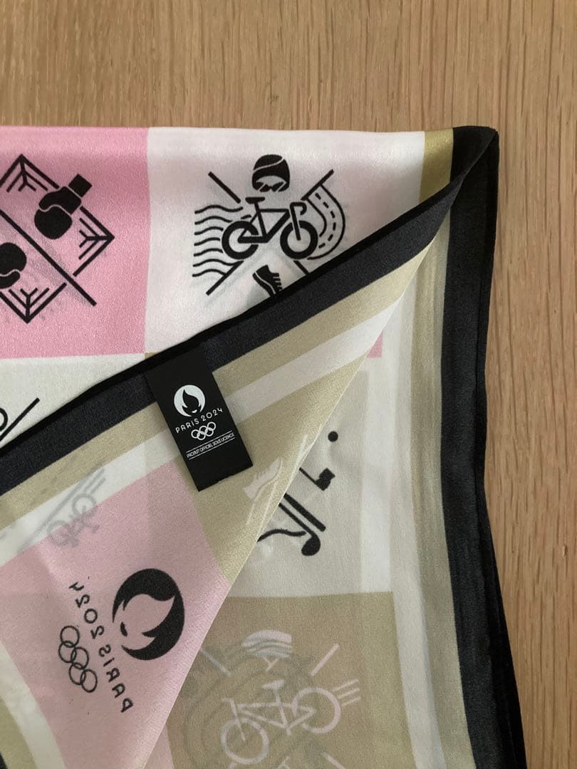 【新品・非売品】2024 パリオリンピック オフィシャルホスピタリティ　スカーフ