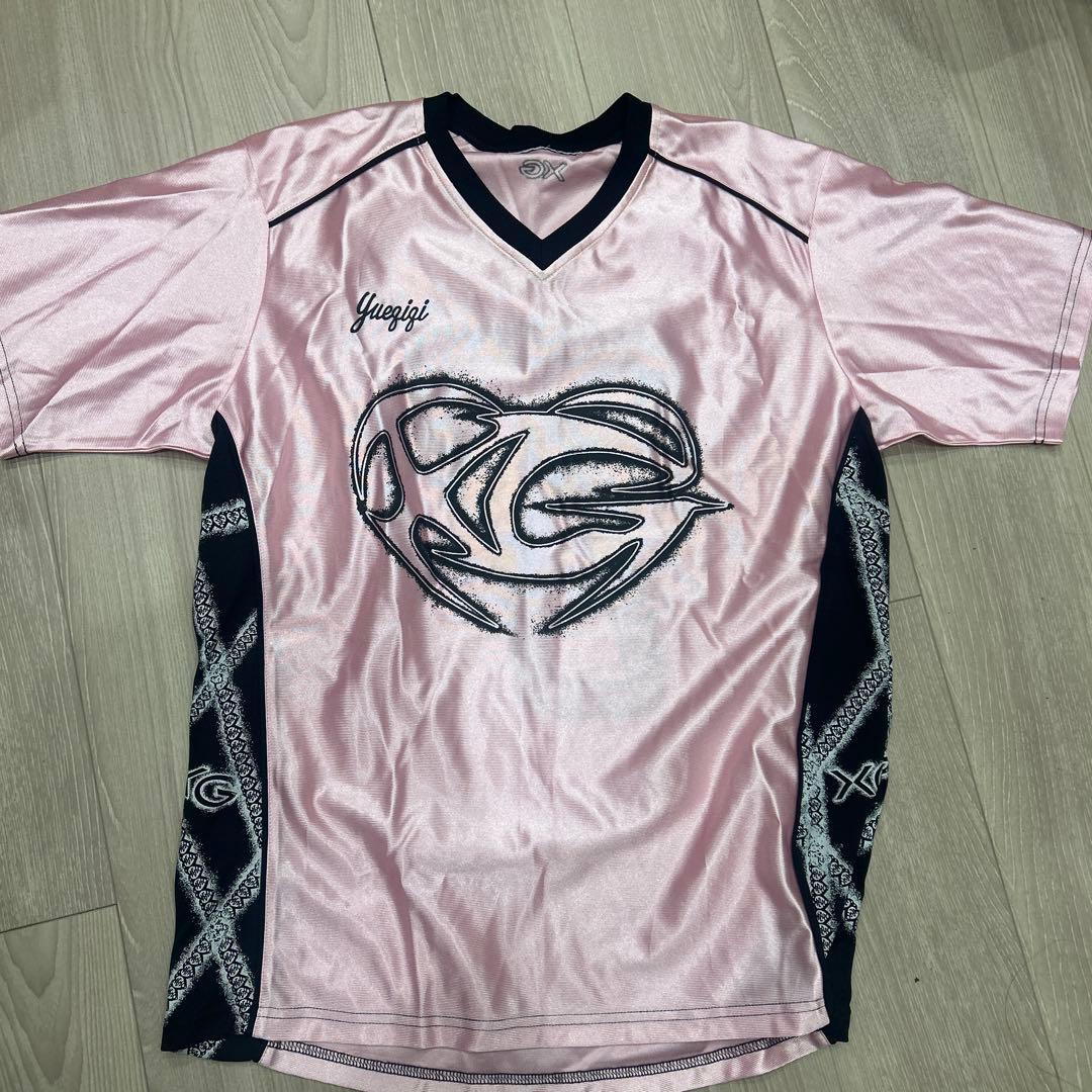 XG × YUEQI QI Football Oversized Teeタグなし