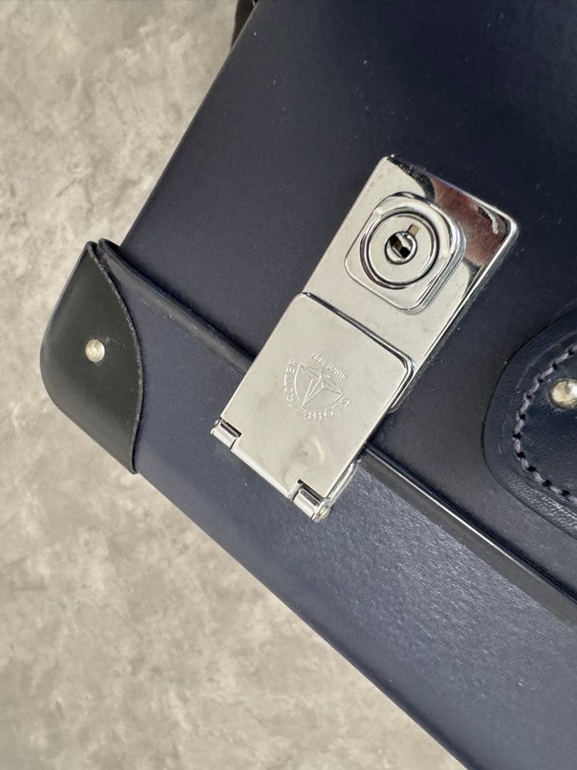 グローブトロッターGLOBE TROTTER オリジナル　スーツケース　ネイビー