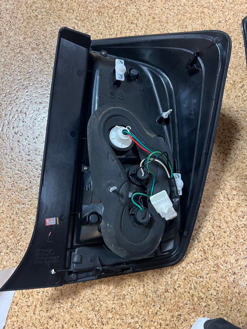 ZVW30プリウスファイバーフルLEDテールランプ V4 流れるウインカータイプ