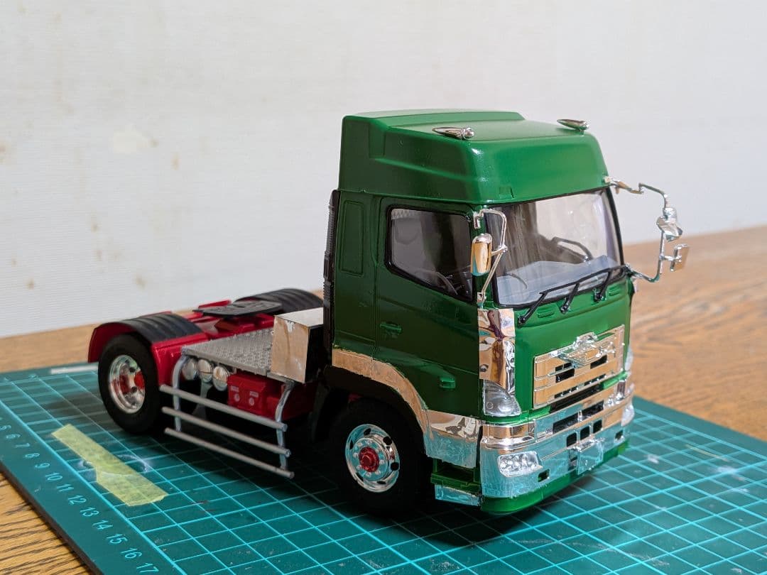 アオシマ　デコトラ　プラモデル　日野プロフィアトレーラーヘッド完成品