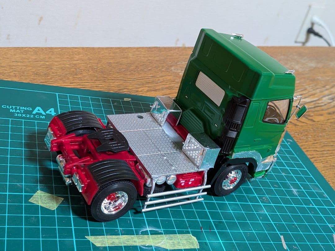 アオシマ　デコトラ　プラモデル　日野プロフィアトレーラーヘッド完成品