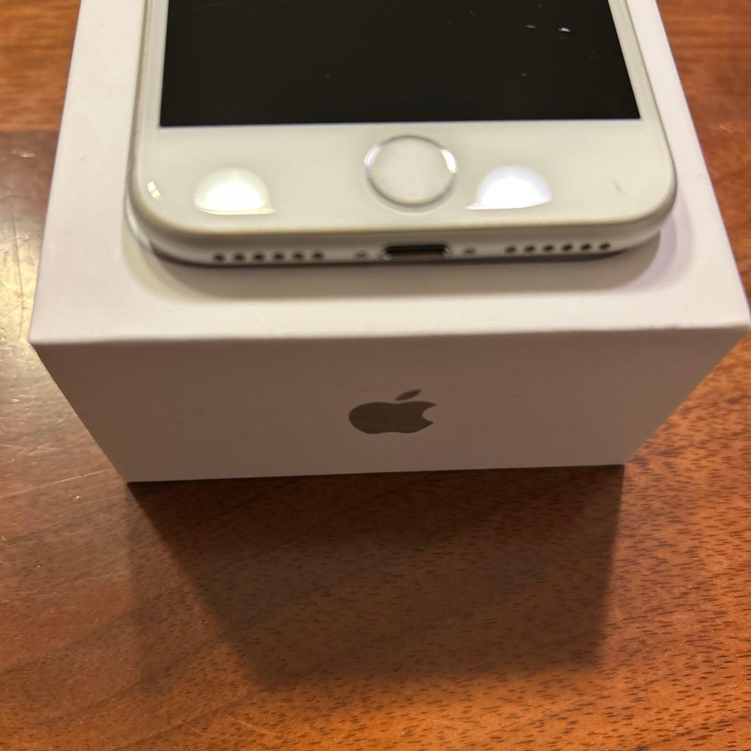 iPhone８　本体 ホワイト　64GB