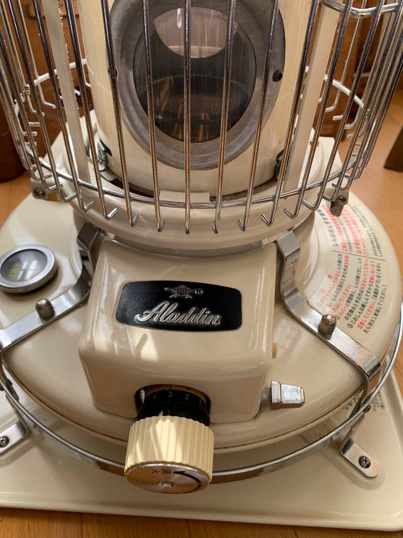 アラジンストーブ クリーム色