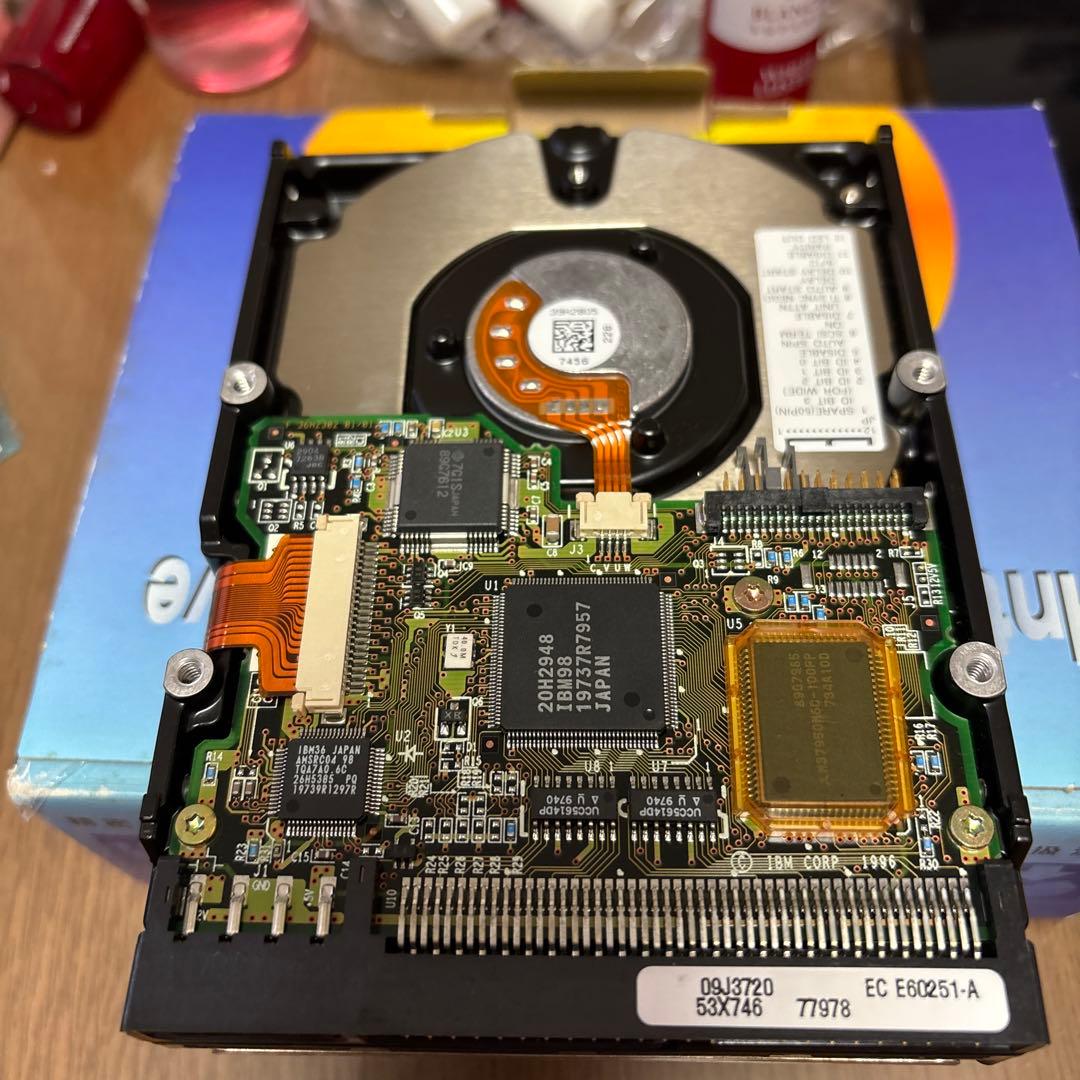 内蔵型ハードディスクドライブ IBM DNES309170 9.1GB 3.5ultra SCSI HDD