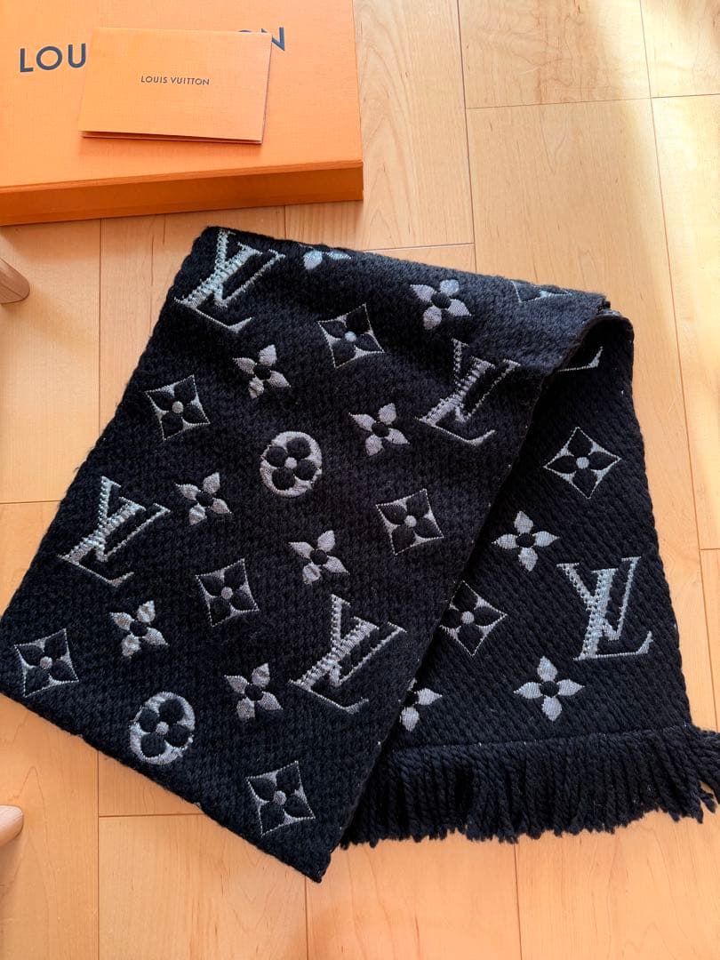 【Louis Vuitton】Ｍ75833 ロゴマニア　ルイヴィトン　マフラー